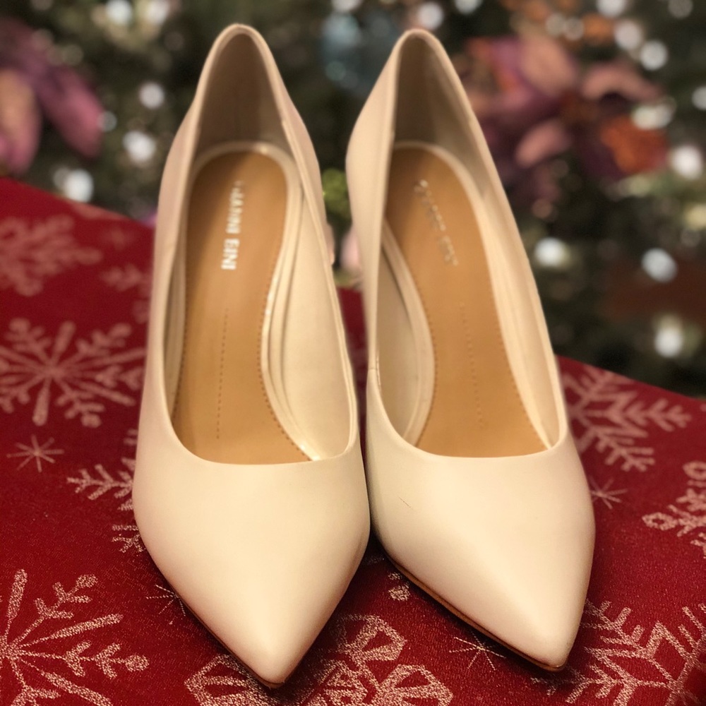 Gianni Bini White Pumps